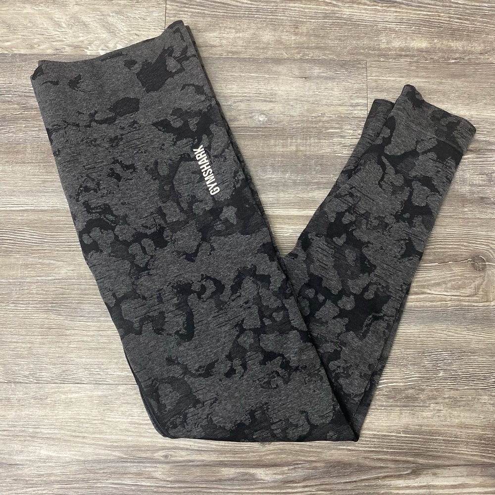 (Sold) Gymshark camo leggings